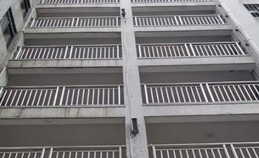 东莞实验中学304不锈钢管护栏整体效果