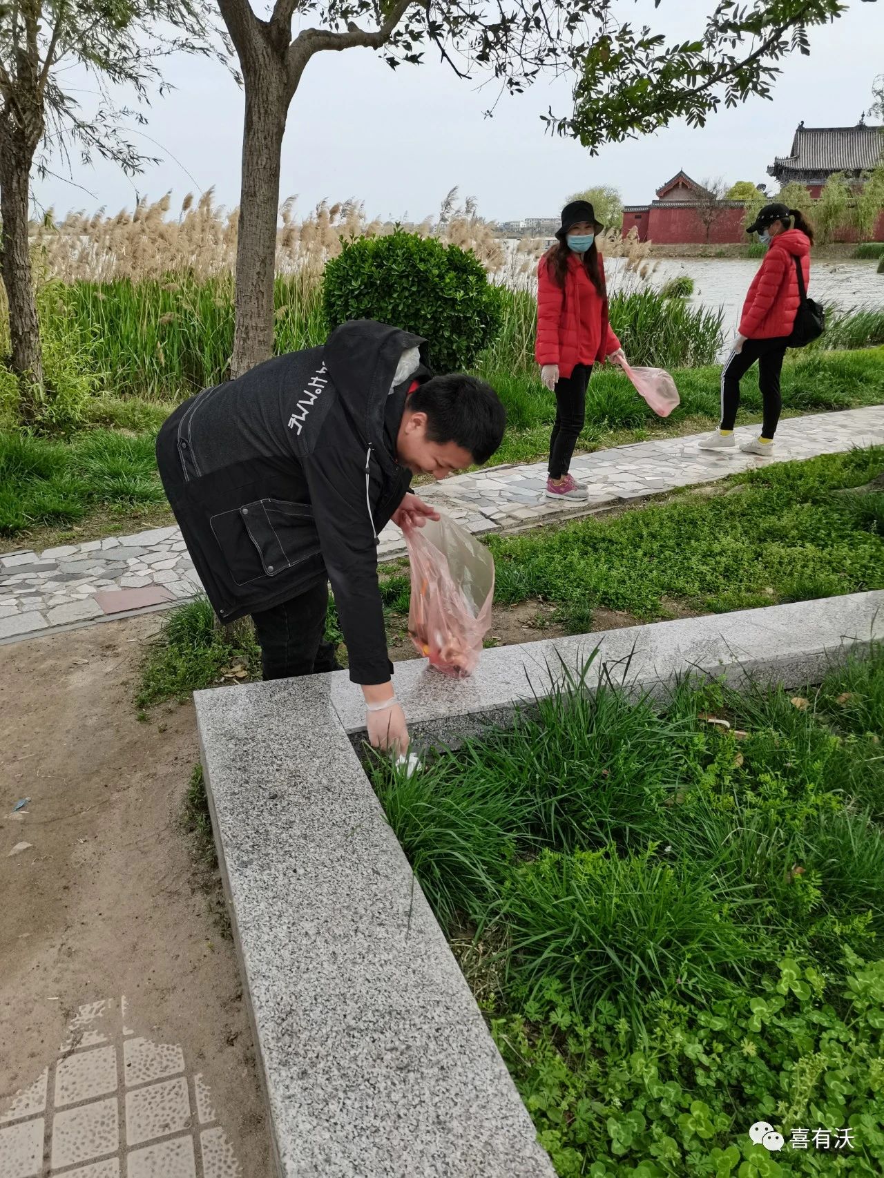 k8凯发员工做公益