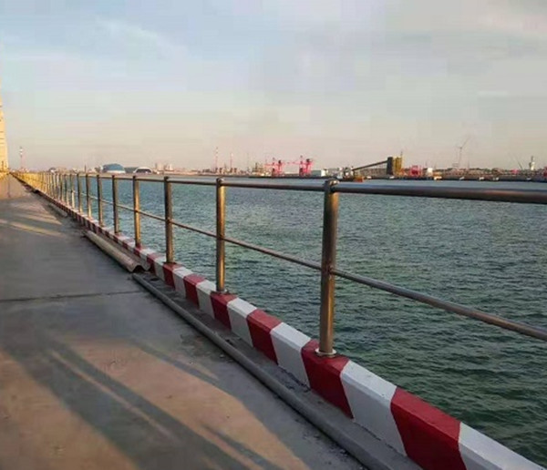 深水港码头护栏