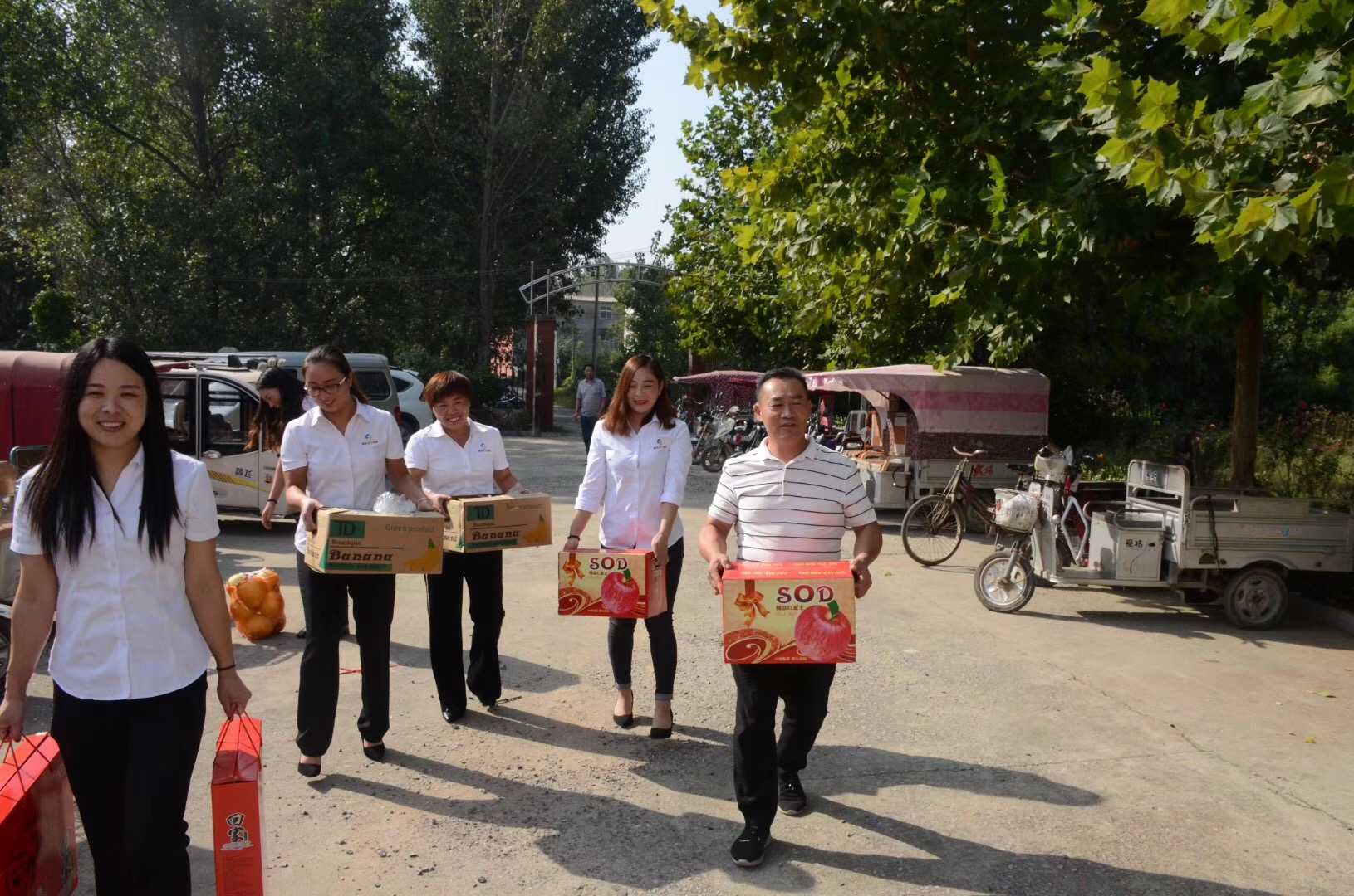 k8凯发不锈钢管厂走进敬老院