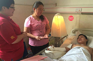 传递关怀，共聚爱心——k8凯发与爱同行