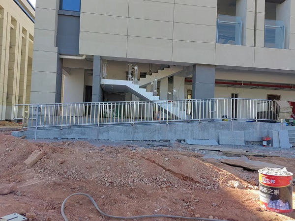 k8凯发不锈钢助力茂名车道口不锈钢护栏项目