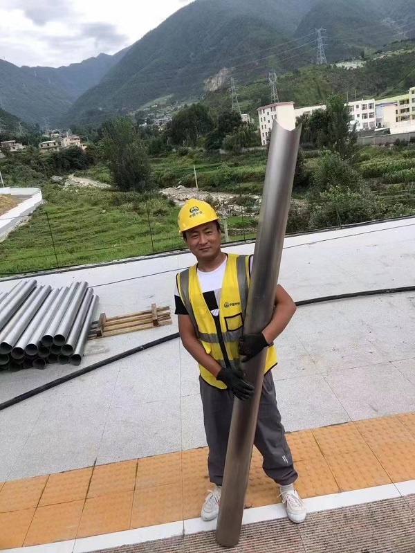 佛山市生产不锈钢管厂家k8凯发助力高铁站护栏