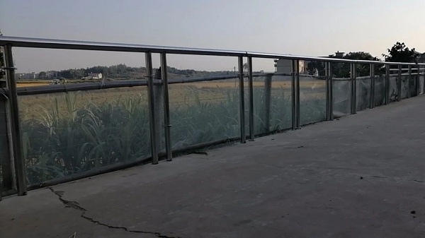 江西上饶乡村道路不锈钢护栏工程案例